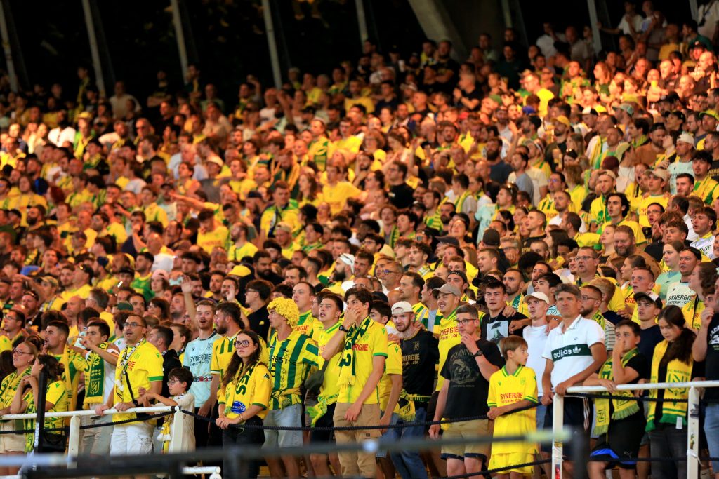 À la Beaujoire, à la 9e minute de chaque match, les supporters du FC Nantes chantent en l'honneur d'Emiliano Sala.