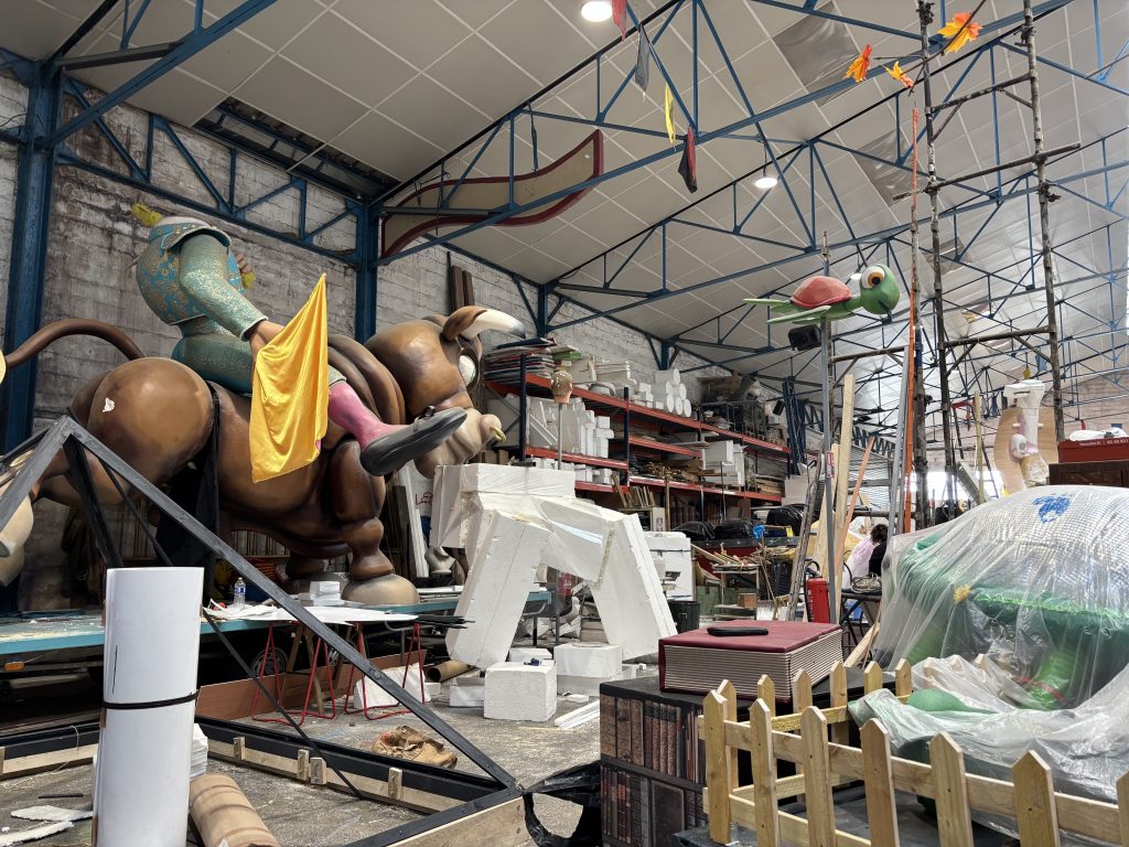 Atelier de préparation des chars du carnaval de Nantes