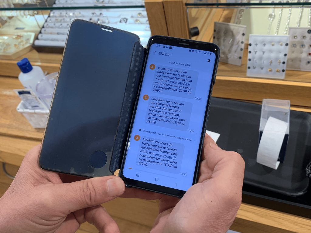 Message d'Enedis, à la suite de la panne d'électricité dans le centre-ville de Nantes ( crédit : Aline Lemaire)