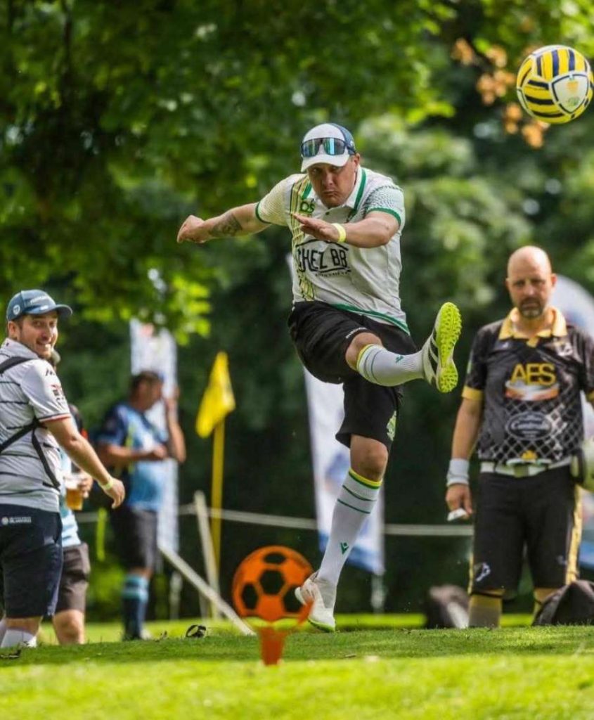 Benoit Rincé, licencié au club Nantais, sur un parcours de footgolf.
